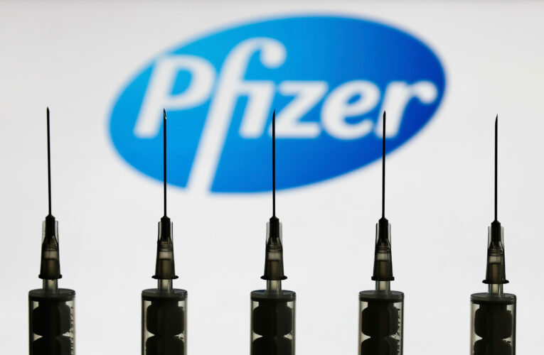 Pfizer fabricará la mitad de las vacunas que preveía para diciembre