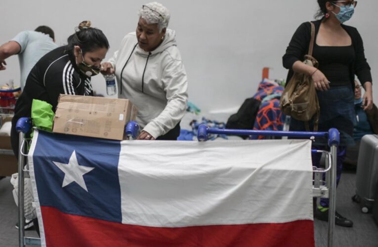 Chile se prepara para vacunar la próxima semana