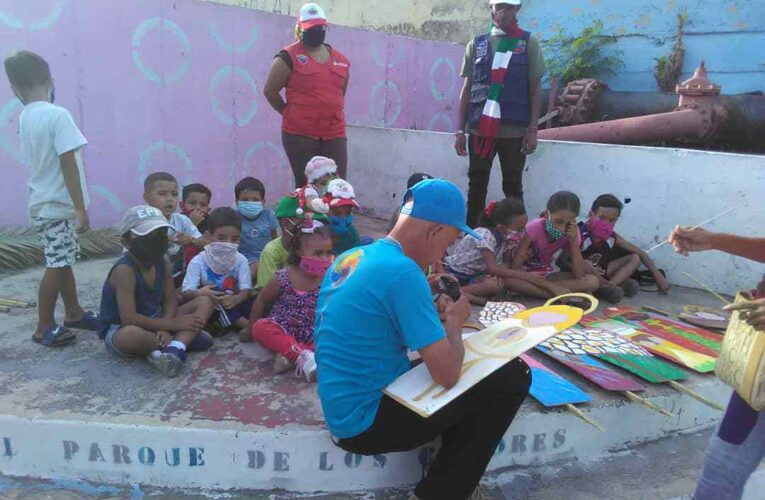 Kotufa y los niños elaboraron un pesebre en San Antonio