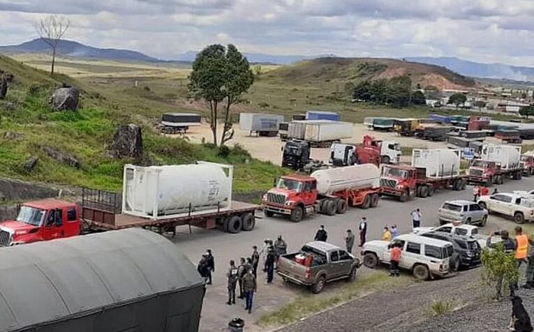 Llegan a Manaos los camiones con el oxígeno donado por Maduro