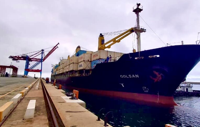 Barco iraní llegó al puerto de La Guaira