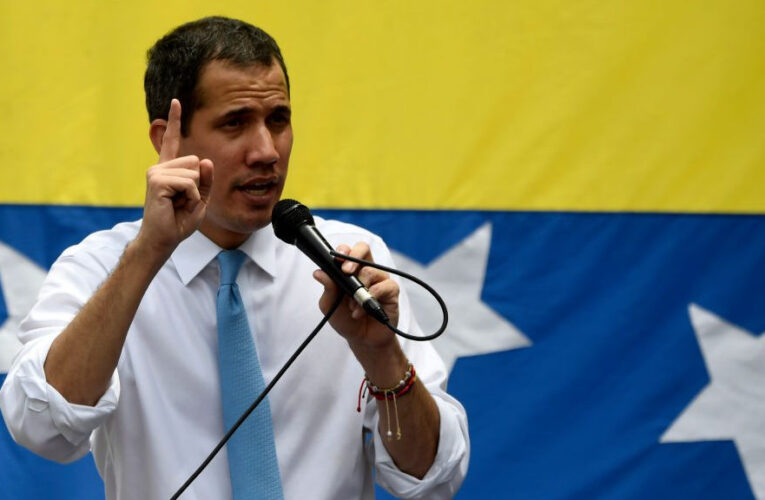 Guaidó condena medidas contra medios de comunicación