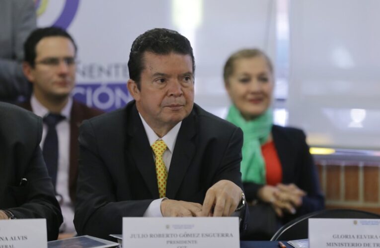 Murió de covid el principal líder sindical de Colombia