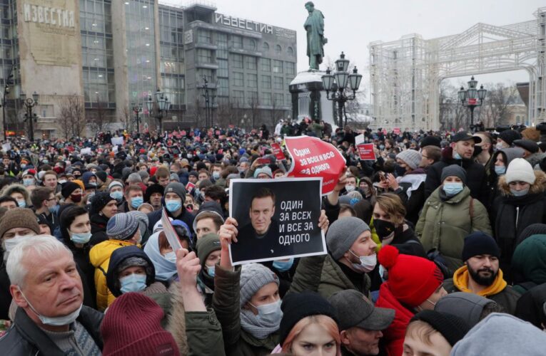 Cientos de detenidos en protestas por arresto de Navalny