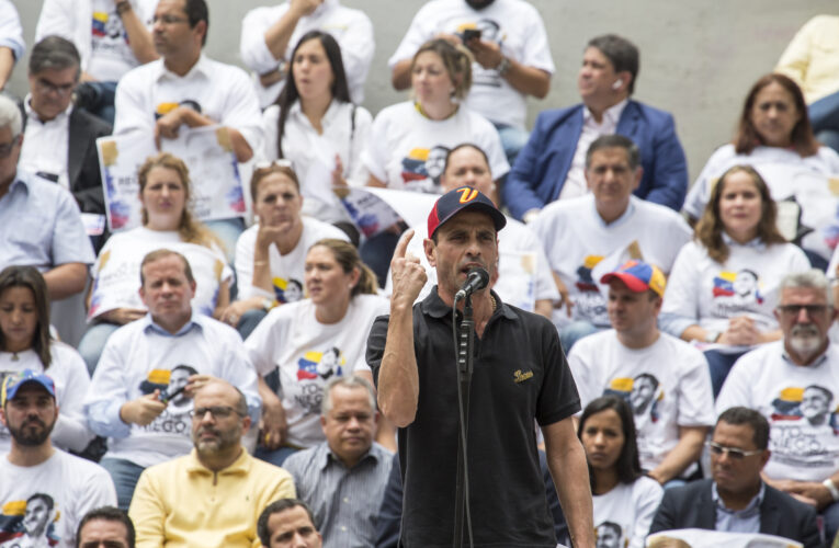 Capriles propone cambiar estrategia y negociar con el chavismo