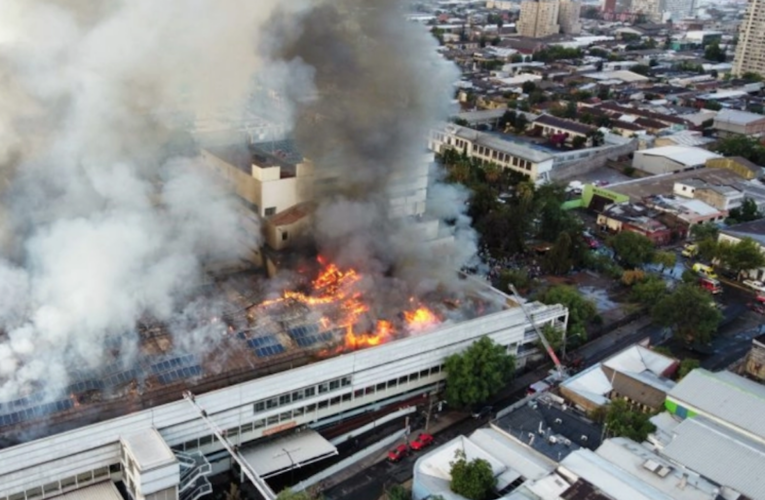 Se incendia hospital en Santiago de Chile