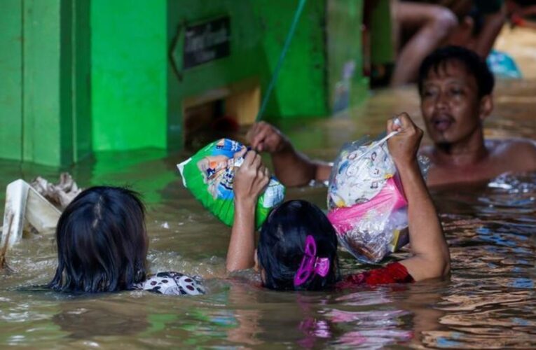 Al menos 20 muertos en Indonesia por inundaciones
