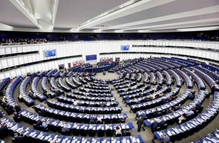 Europarlamento reconoce a la AN del 2015 como única legítima