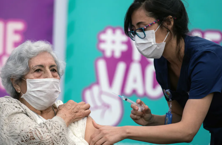 Chile vacunará a domicilio a mayores de 65