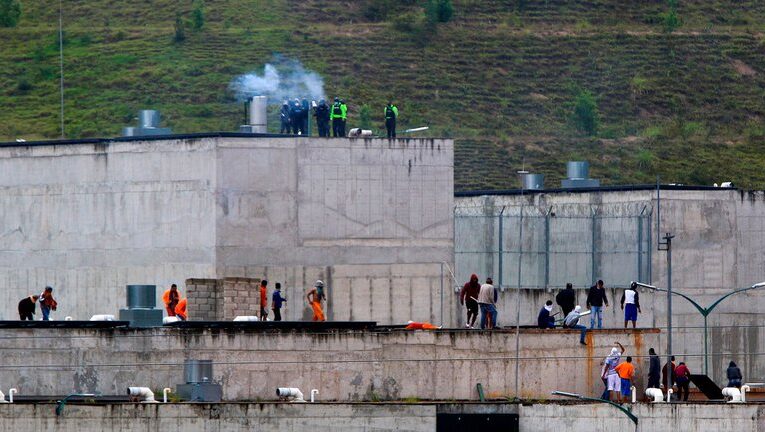 Motines dejan 79 muertos en cárceles de Ecuador