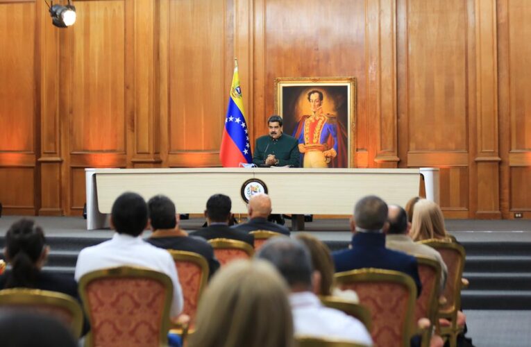 Maduro: Hay que volver a clases presenciales