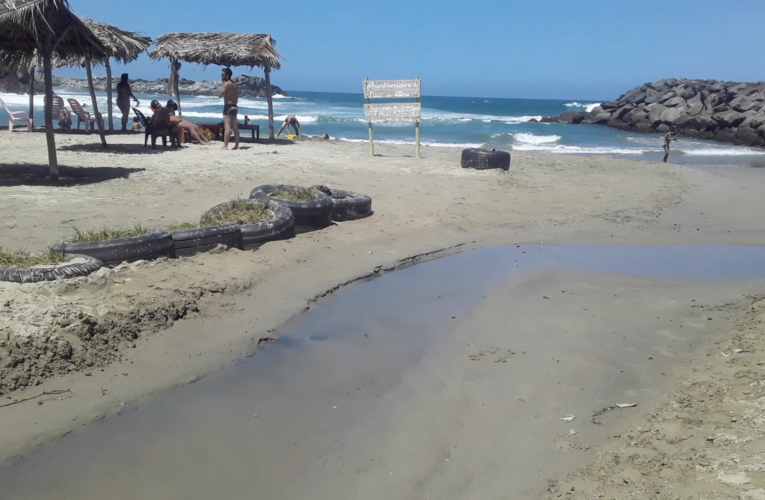 Aguas negras invaden Playa La Última de Naiguatá