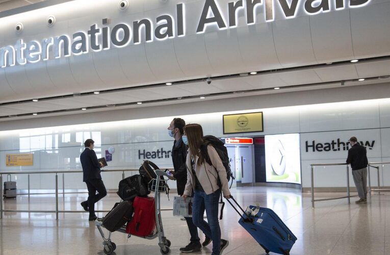 Reino Unido: Viajeros deberán hacerse 2 pruebas más de covid