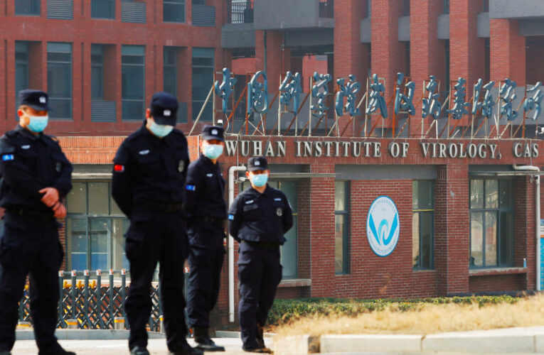 OMS visita laboratorio en Wuhan objeto de polémica