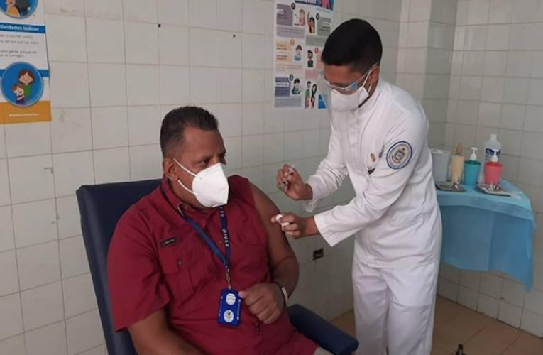 Primer vacunado en La Guaira no ha sentido efectos secundarios