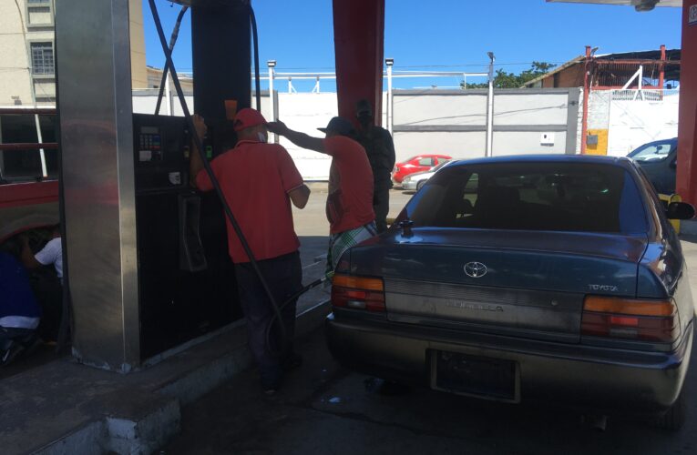Bomba de Puerto Viejo abastece 250 vehículos diarios