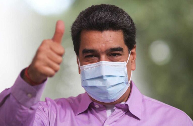 Maduro anuncia vacunación masiva para abril