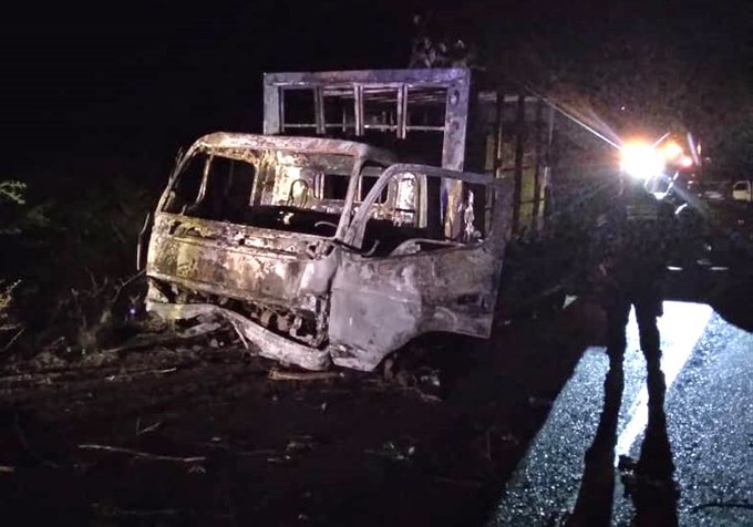 Un muerto deja ataque a un camión con una molotov