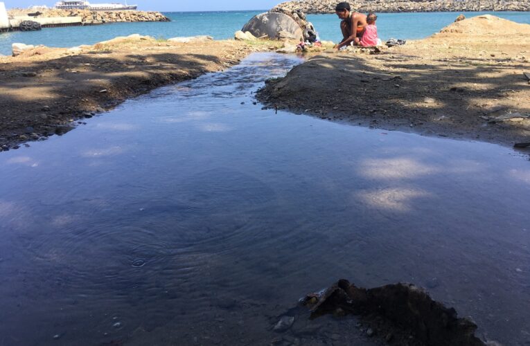200 familias en Quebrada La Iguana toman agua de un tubo roto