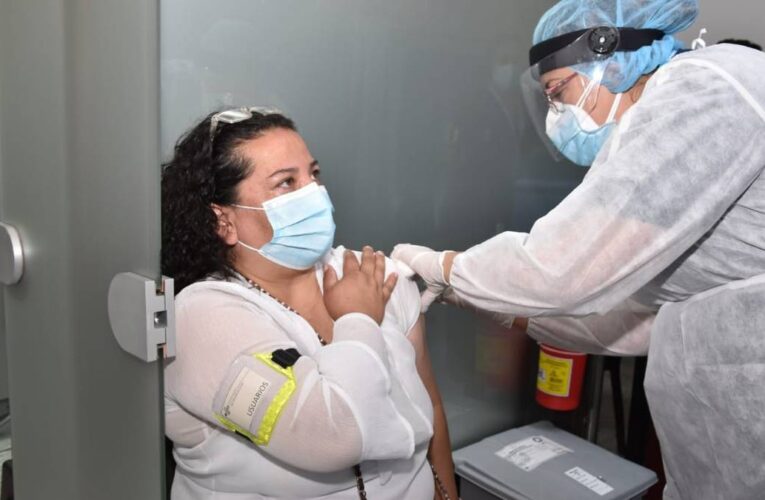 Colombia comprará 2 millones de vacunas para venezolanos