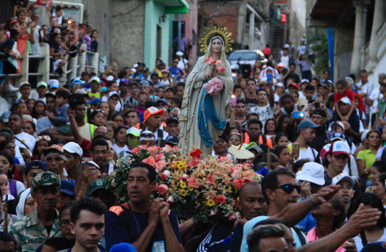 Este año el recorrido de la Virgen de Lourdes será sin peregrinos