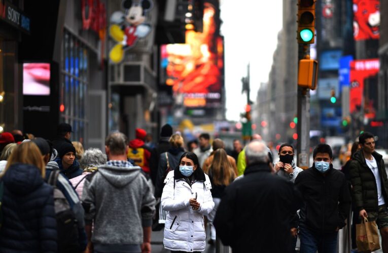 Nueva York inicia vacunación de mayores de 30 años