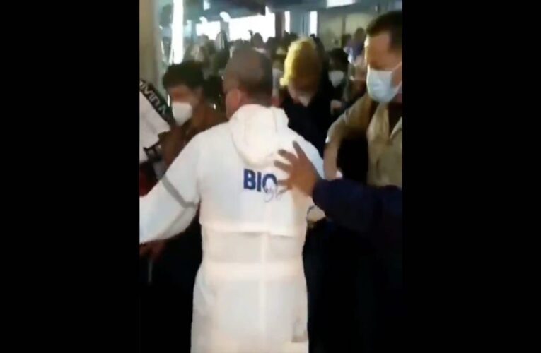 Pasajeros protestaron en el aeropuerto por cobro de PCR obligatoria
