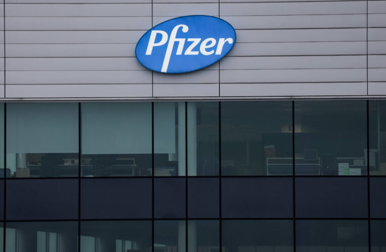 Pfizer ensaya fármaco oral que frenaría el covid en sus inicios