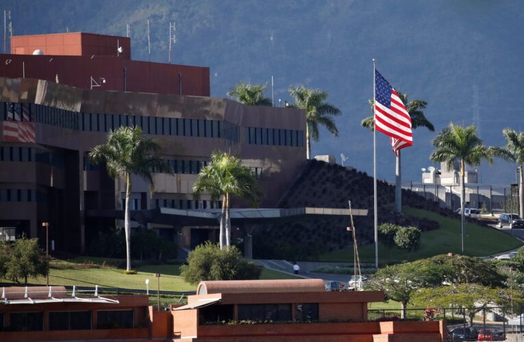 EEUU estudia la reapertura de su embajada en Caracas