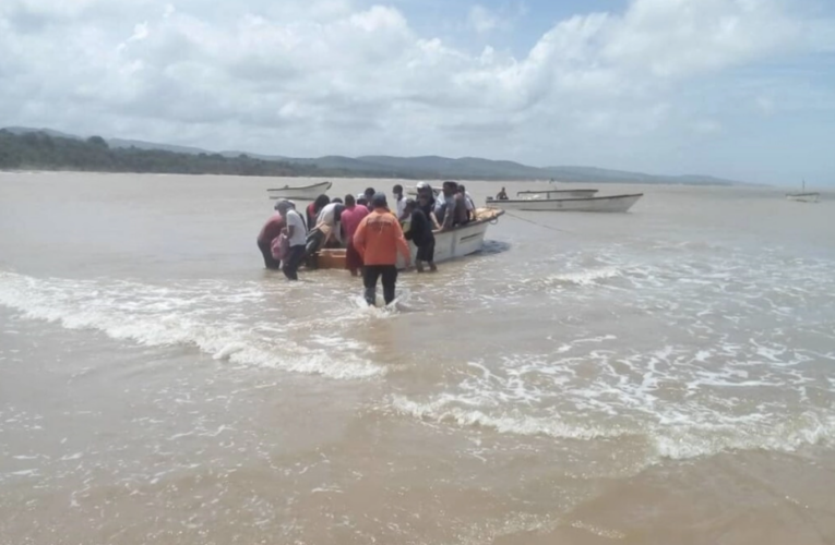 Rescatan a 18 balseros venezolanos que iban a Curazao