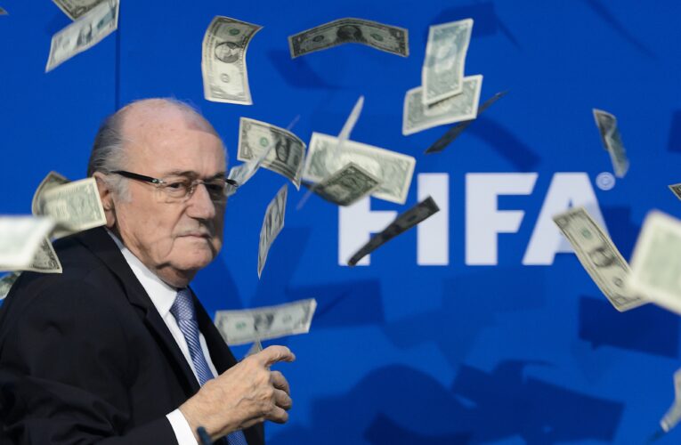 FIFA vuelve a suspender a Blatter por corrupción