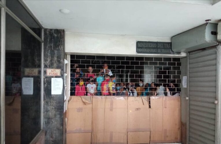 Embarazadas intentaron invadir edificio en Caracas