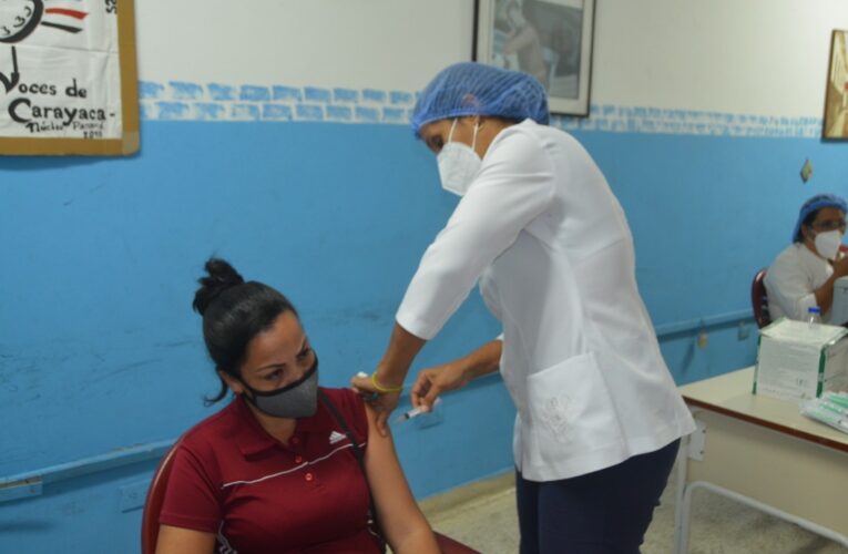 Arrancó la vacunación de docentes en la Panamá