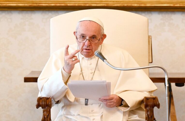 Papa Francisco pide recordar a víctimas de las guerras y las dictaduras