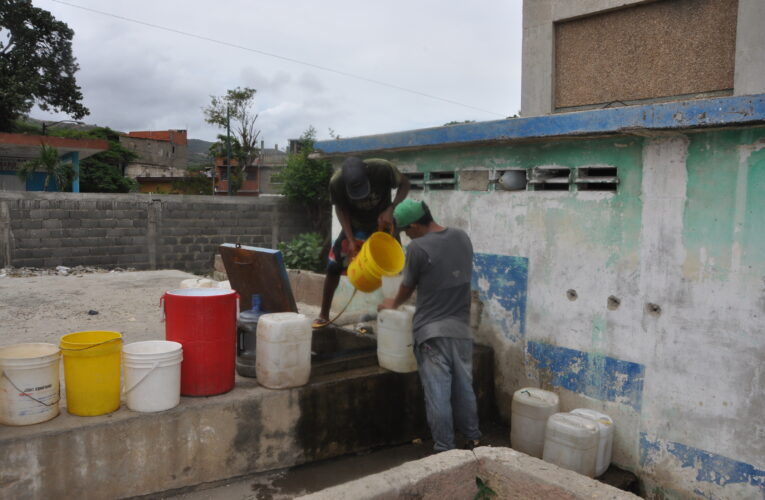 OVSP: Solo 25% de los venezolanos recibe agua por tubería