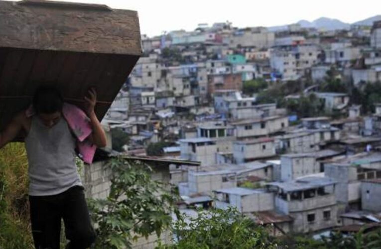 Más de dos millones carecen de vivienda en Chile