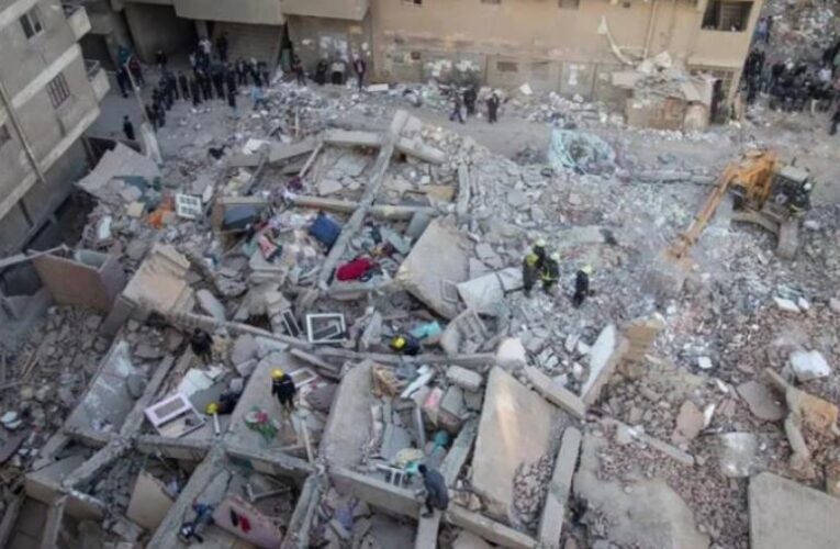 Al menos 25 muertos en derrumbe de edificio en Egipto