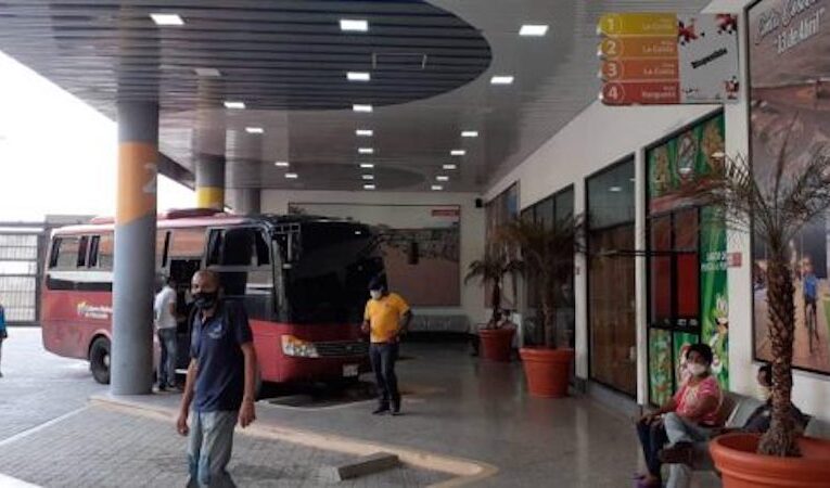 Choferes y autoridades se pondrán de acuerdo para reactivar terminal de La Guaira