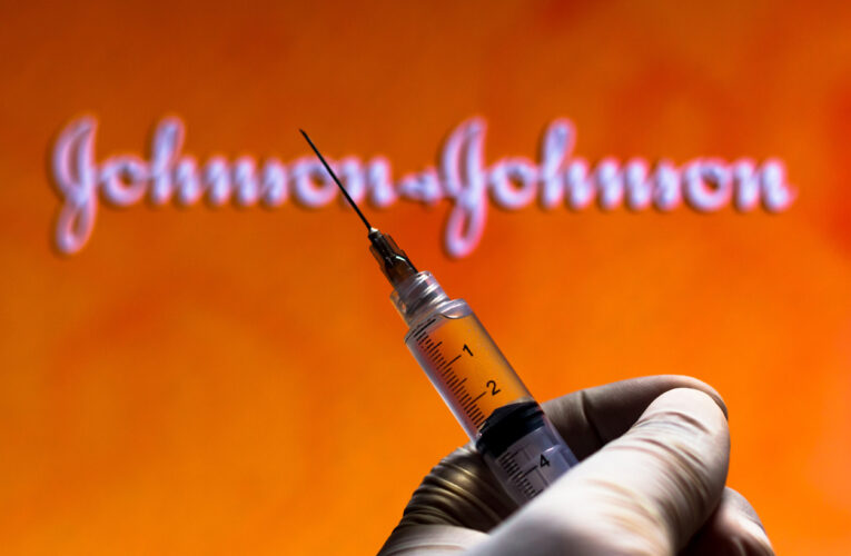 Un error humano arruinó 15 millones de dosis de la vacuna de Johnson & Johnson