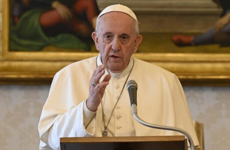 Papa Francisco denunció que las mafias están explotando la pandemia