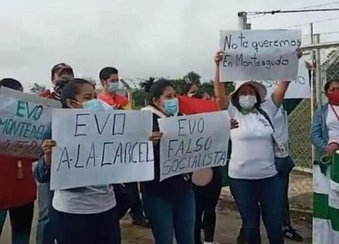 Con abucheos y “huevazos” rechazaron a Evo Morales