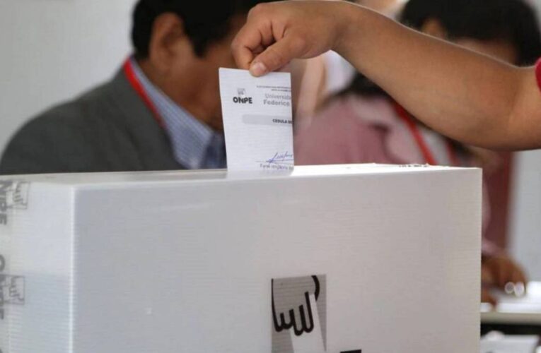 Perú acude a las urnas sin un favorito claro