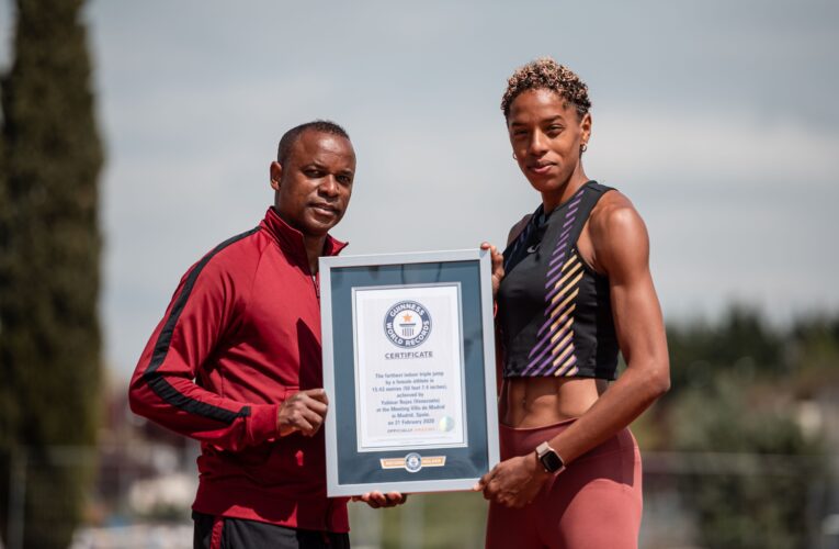 Yulimar Rojas recibió certificado de su récord Guinness