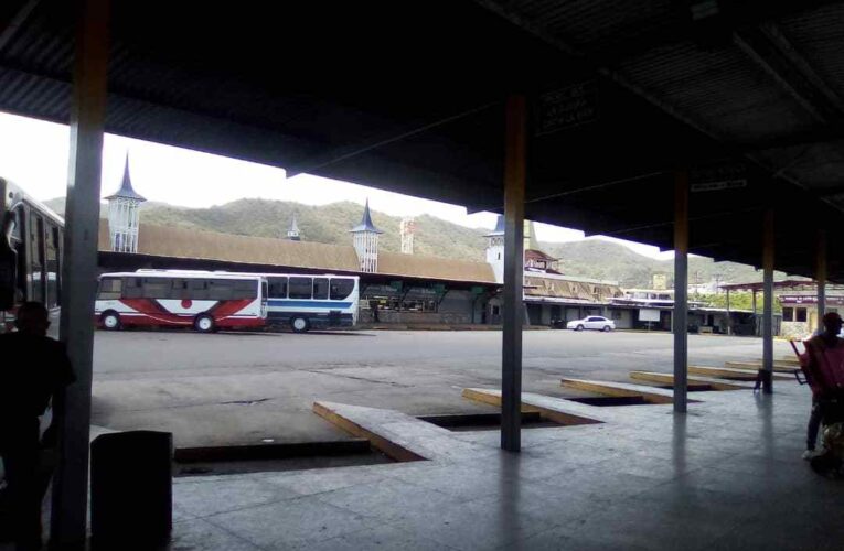 Buses de la Valencia-La Guaira desaparecen después del mediodía