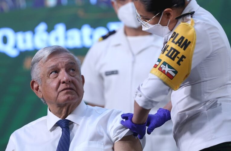 Presidente de México fue vacunado con AstraZeneca: No hay ningún riesgo