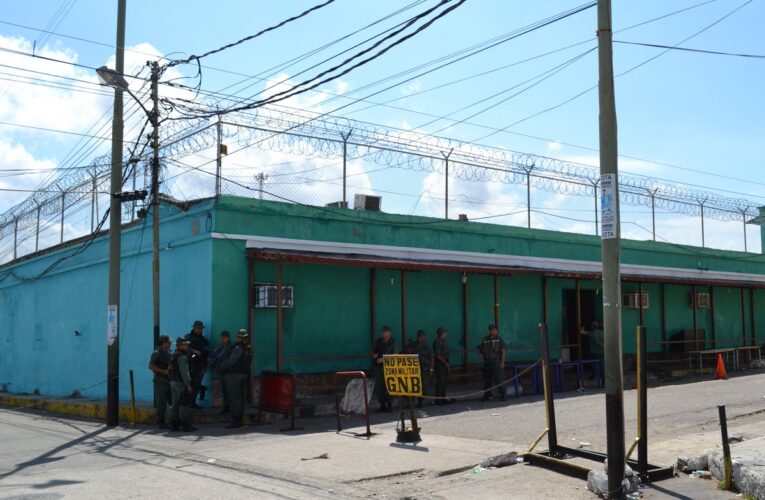 Mueren 2 reos en San Felipe al estallar granada