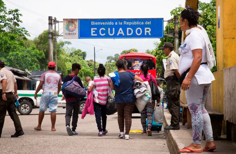 Lasso anunció “amplia regularización” de venezolanos en Ecuador