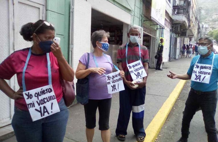 Varguenses toman la calle para exigir vacunas contra el covid