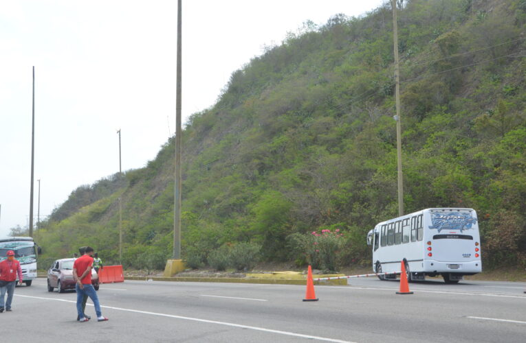 Devuelven 15 buses de La Caracas-La Guaira