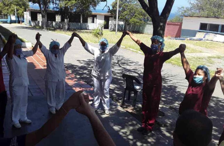 Enfermeras oran por la salud de Venezuela